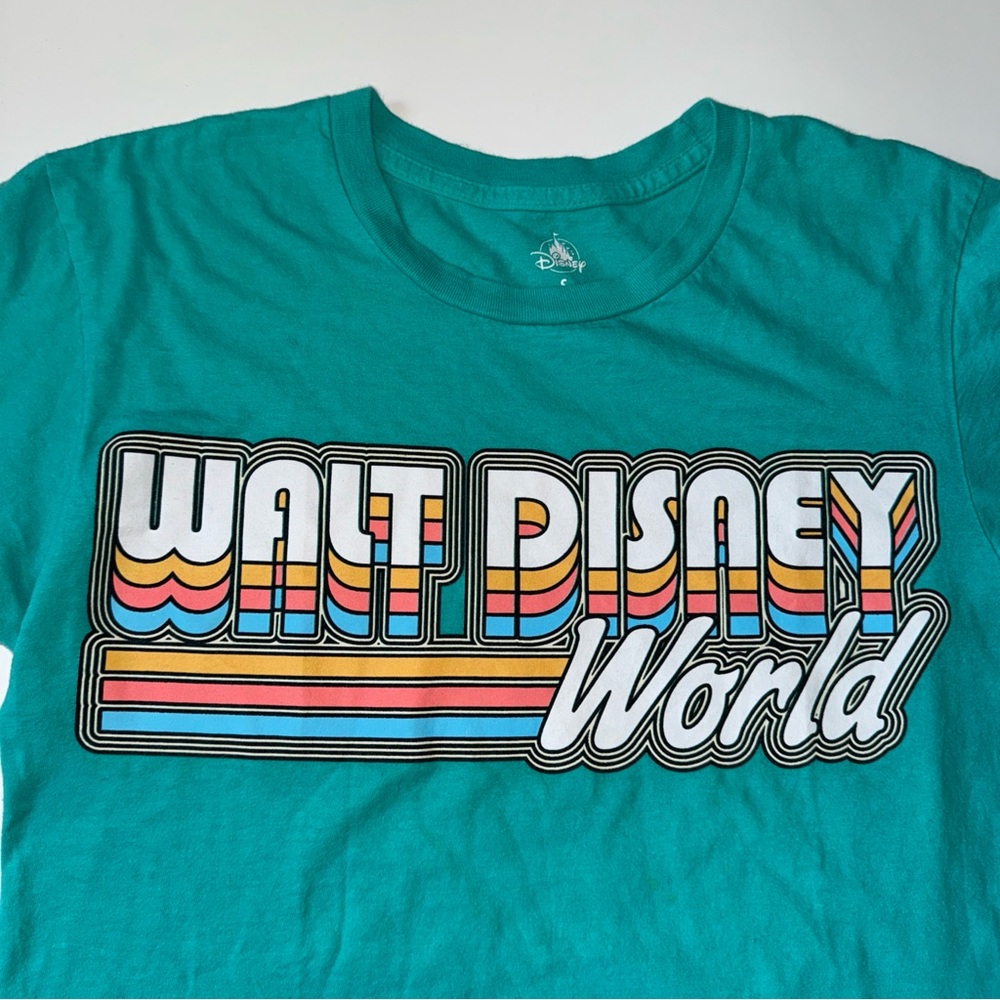 Disney World Resort T-Shirt Women's Size S Green Spellout Logo Crew Neck - Picture 4 of 4